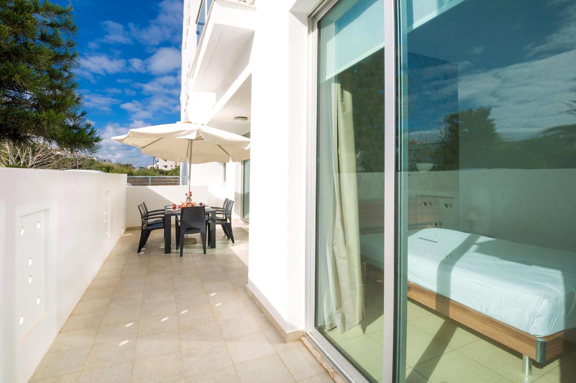 Calypso - Coralli Beachfront Apartment Протарас Екстериор снимка